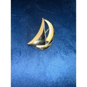 Vintage Gold Tone Sail Boat Brooch Pin Shiny‎